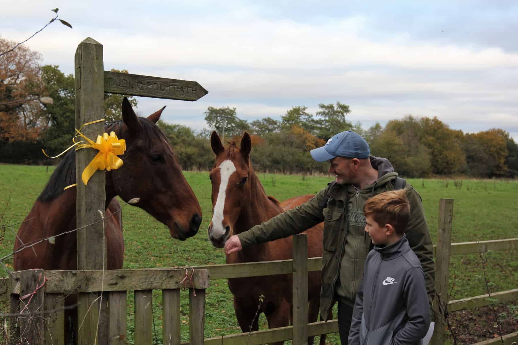 Hucknall-Against-Whyburn-Farm-Development-Supporters-With-Horses-And-Yellow-Ribbon-Next-To-Public-Footpath-Sign-13-11-21